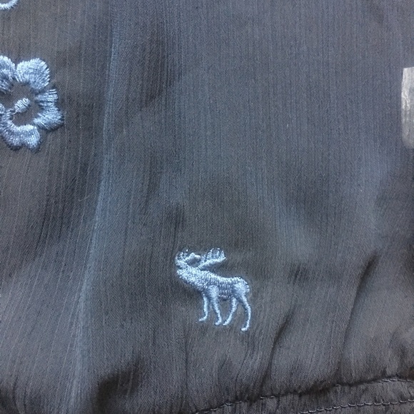 📣 Like new 🤩 EUC Abercrombie peasant top - Picture 4 of 8